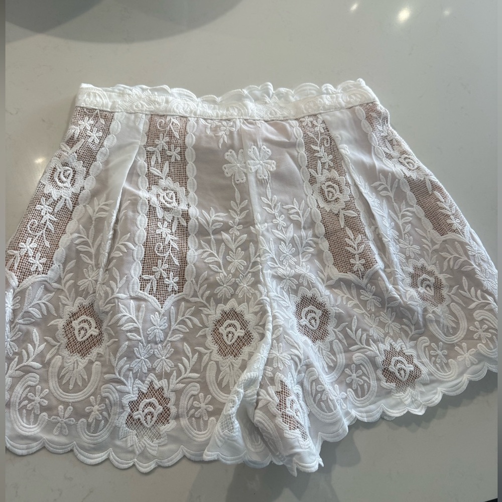 Elliatt White Lace High Waist Shorts - Picture 5 of 9